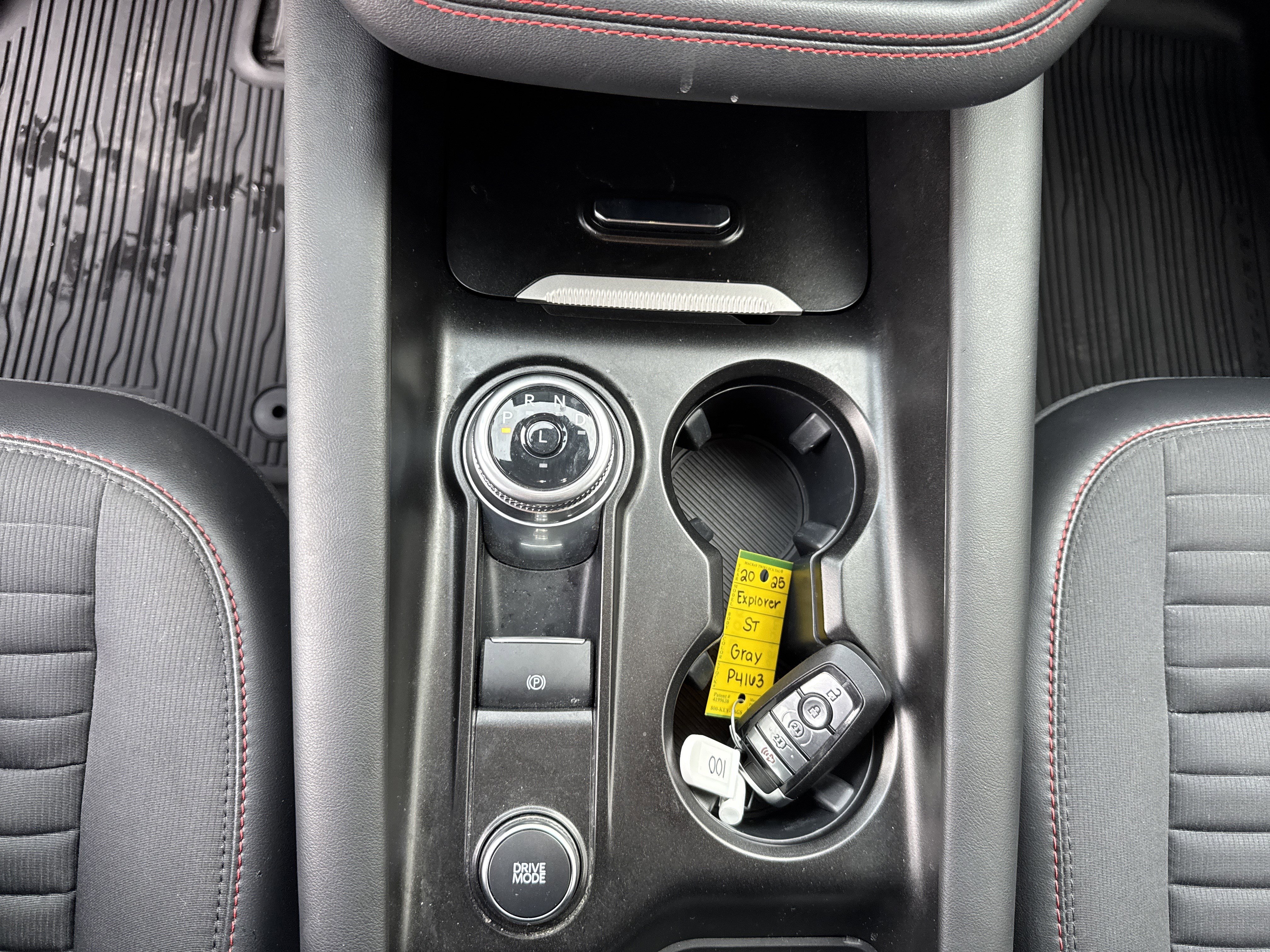 Used 2025 Ford Explorer ST-Line w/ ST-Line Street Pack image 38