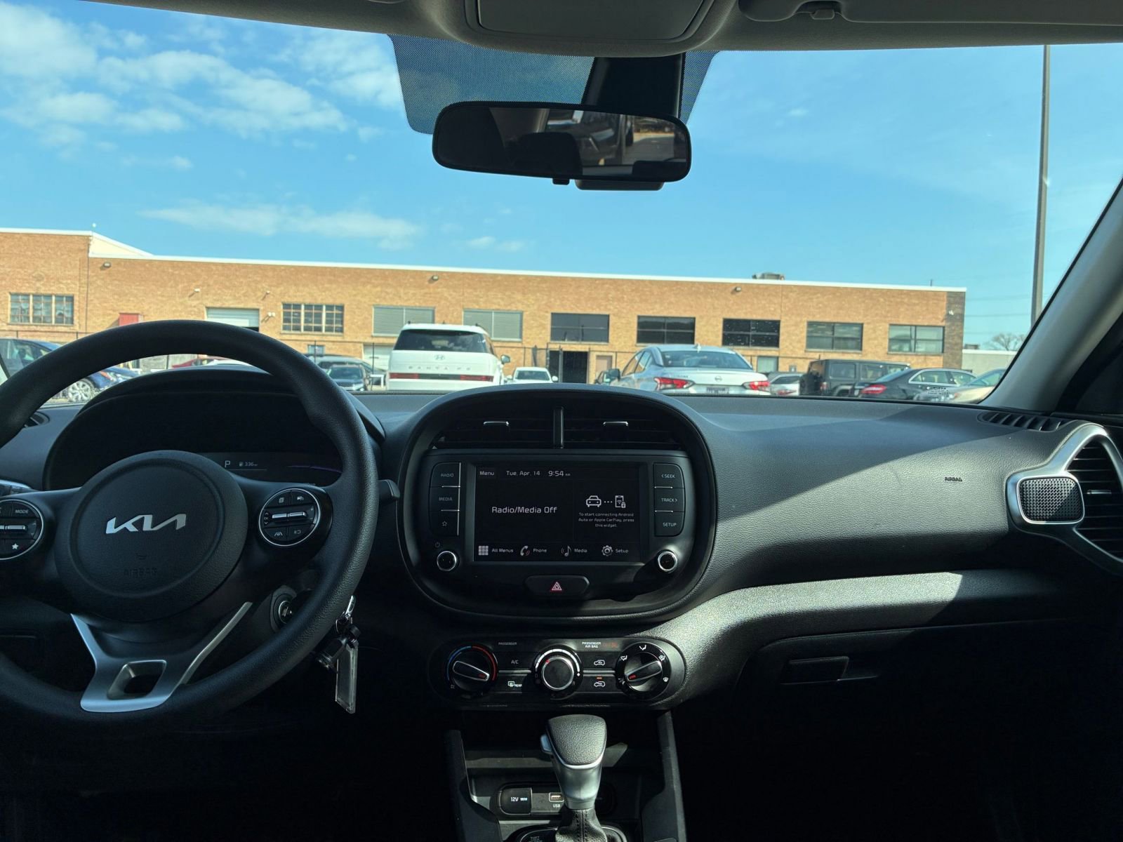 Used 2025 Kia Soul LX w/ LX Technology Package FWD image 31