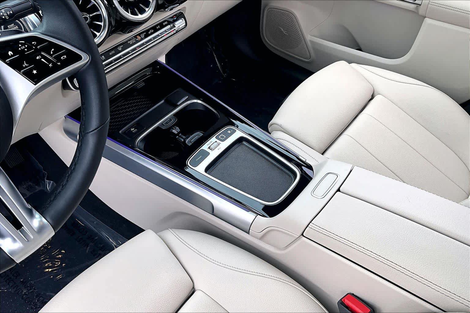 Used 2025 Mercedes-Benz GLB 250 4MATIC image 17