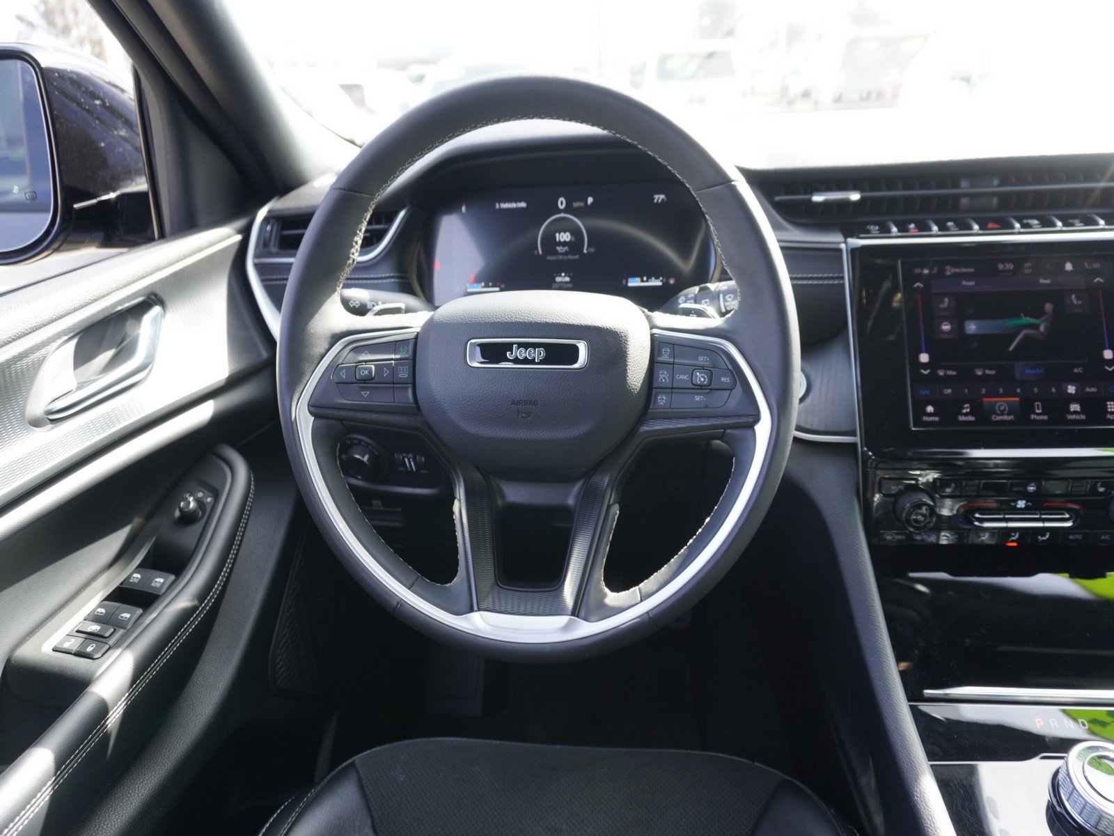 Used 2025 Jeep Grand Cherokee L Laredo image 17