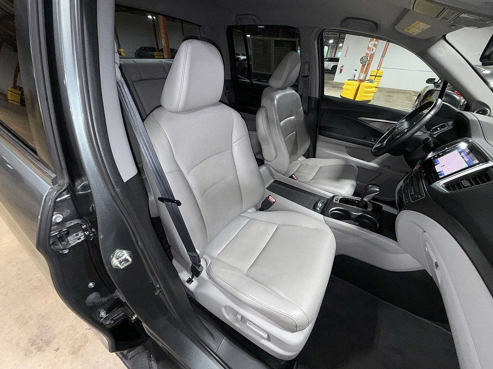 Used 2017 Honda Ridgeline RTL-T image 16