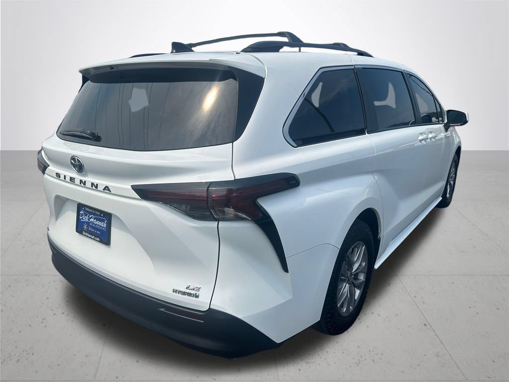 Used 2024 Toyota Sienna LE AWD/4WD image 7