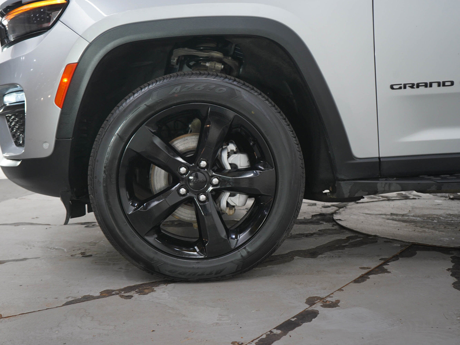 Used 2024 Jeep Grand Cherokee Limited w/ Luxury Tech Group II AWD/4WD image 24