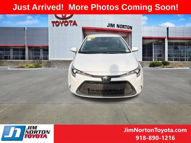 Used 2022 Toyota Corolla LE FWD image 2