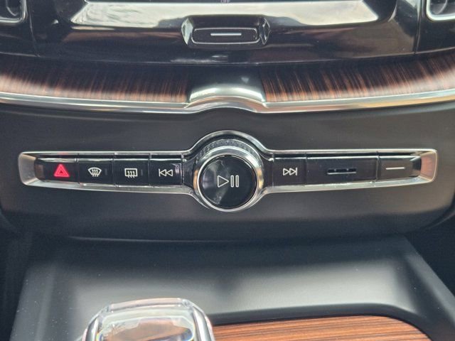 Used 2023 Volvo XC60 B5 Ultimate w/ Protection Package Premier image 19