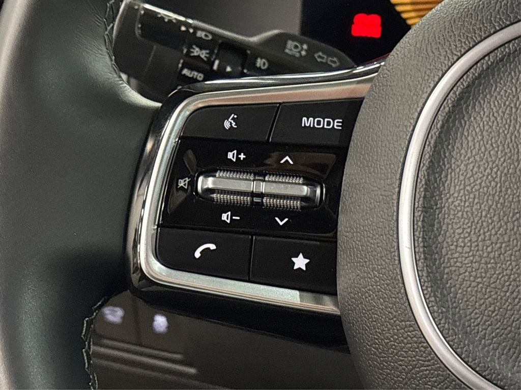 Certified 2025 Kia Sorento EX w/ Panoramic Sunroof Package image 26