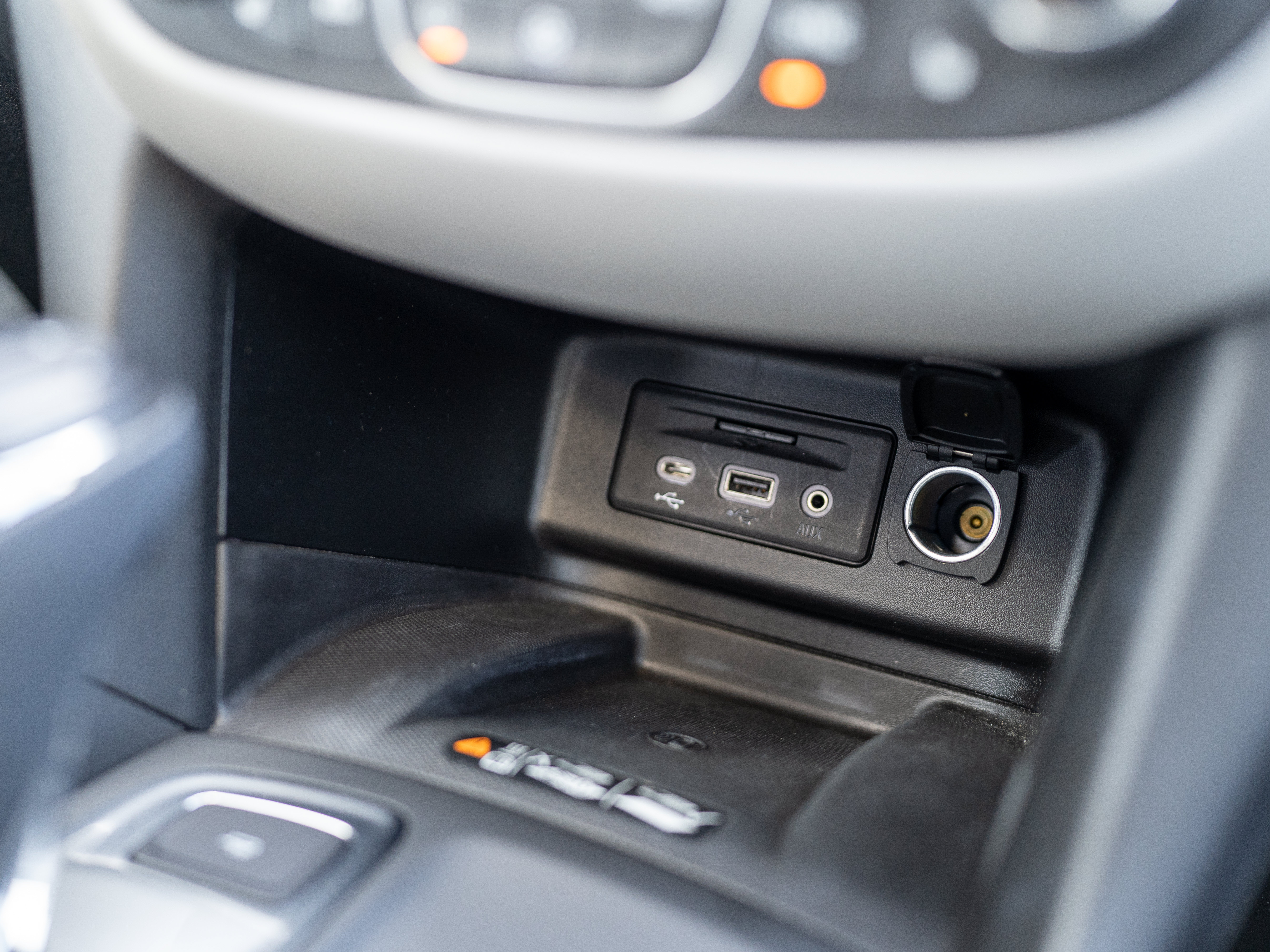 Used 2020 Chevrolet Equinox Premier FWD image 32