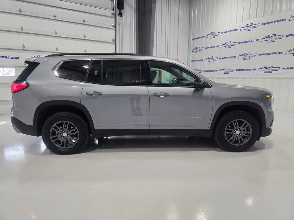 Used 2025 GMC Acadia Elevation image 9