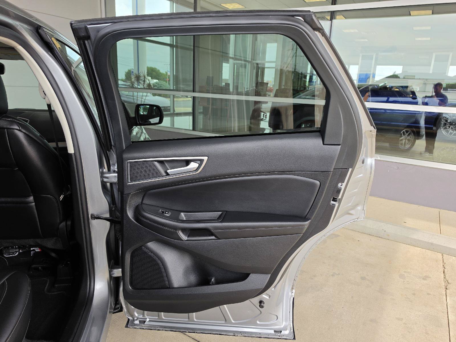 Used 2023 Ford Edge SEL AWD/4WD image 14