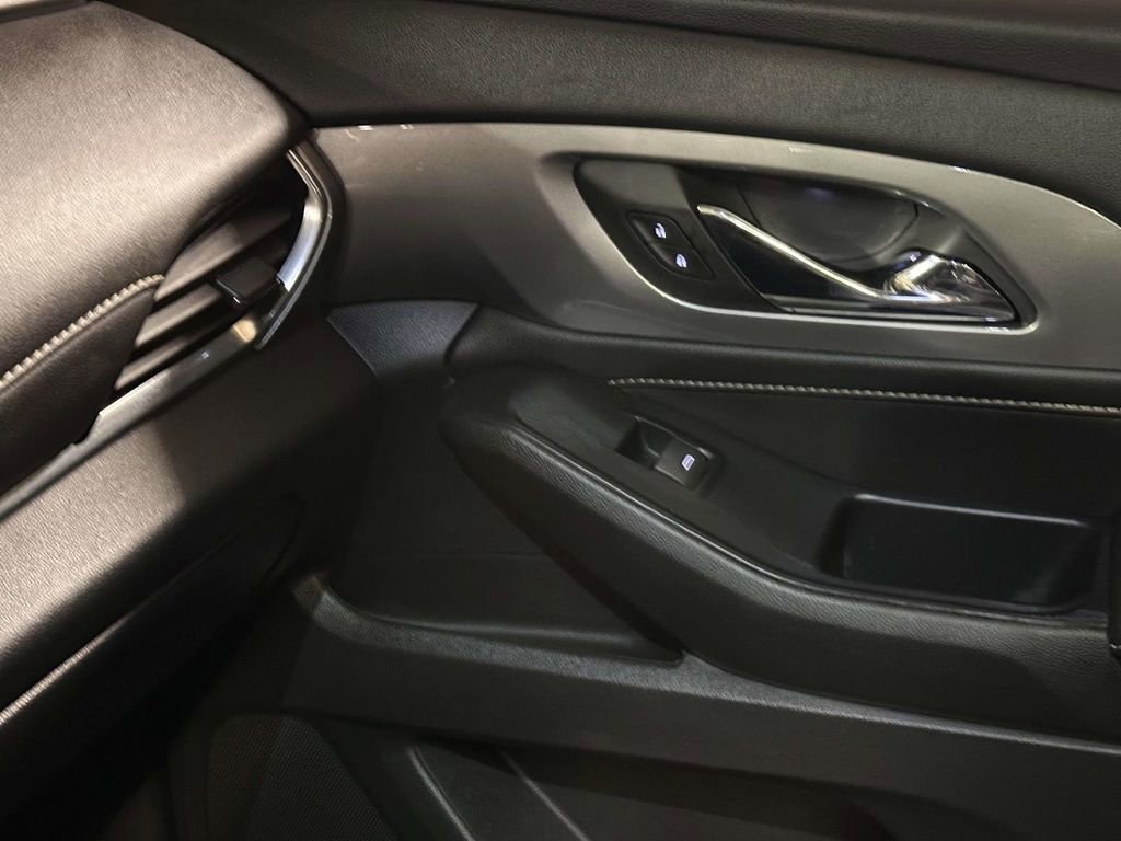 Used 2023 Chevrolet Traverse LT w/ LT Premium Package image 27