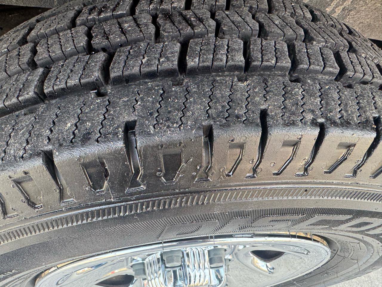 Used 2007 Chevrolet Express 1500 AWD Passenger w/ Power and Light Package image 11