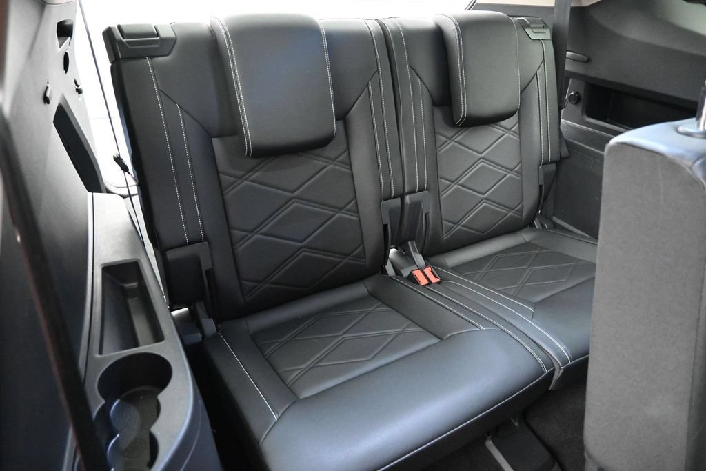 Used 2025 Volkswagen Atlas SE FWD image 19