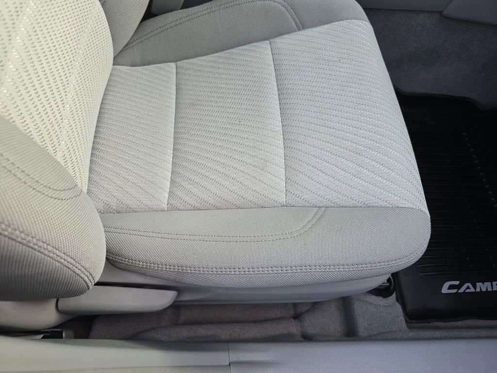 Used 2017 Toyota Camry LE image 18