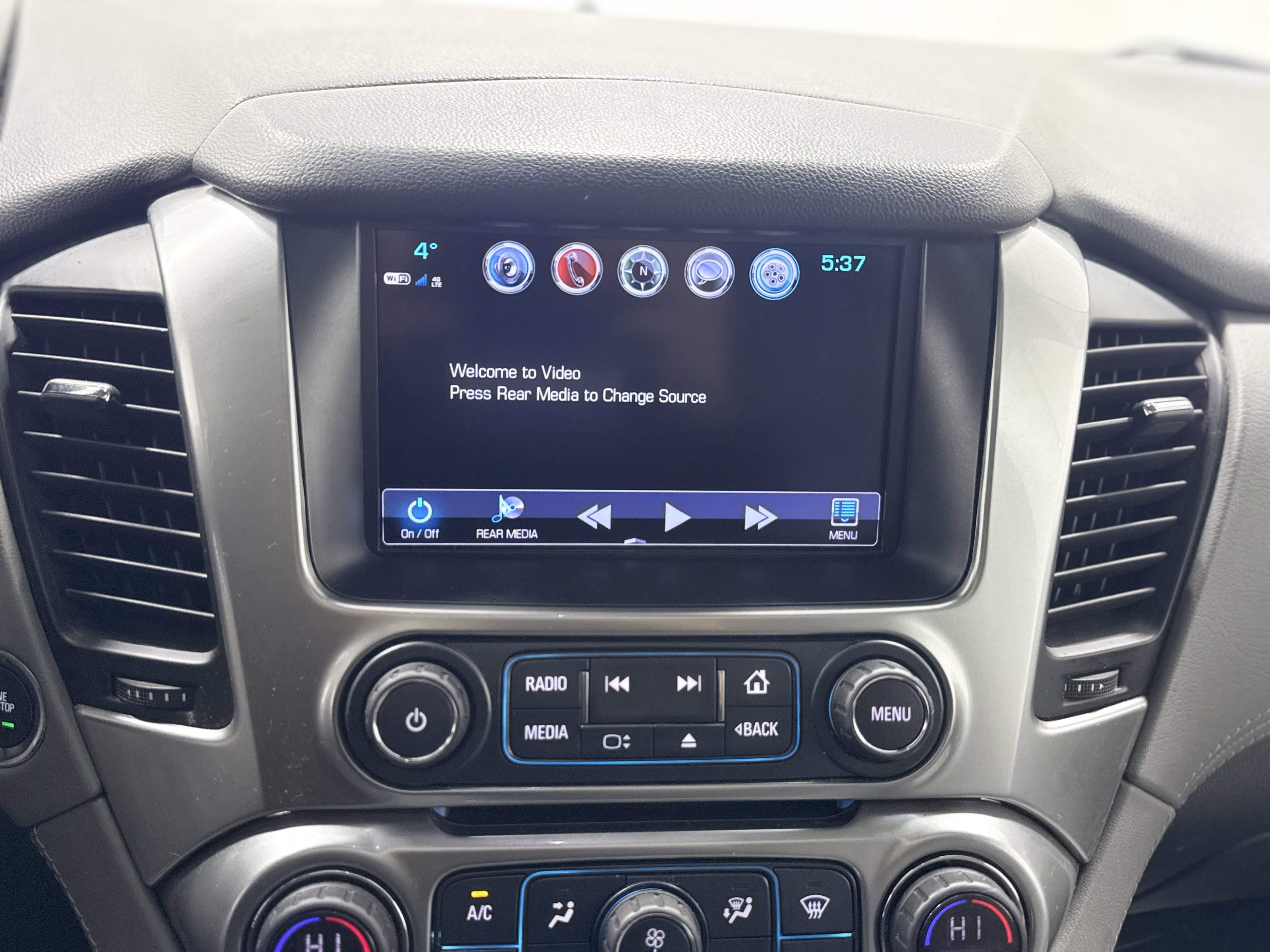 Used 2018 Chevrolet Suburban LT image 21