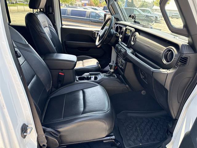Used 2018 Jeep Wrangler Unlimited Sahara w/ Dual Top Group AWD/4WD image 18