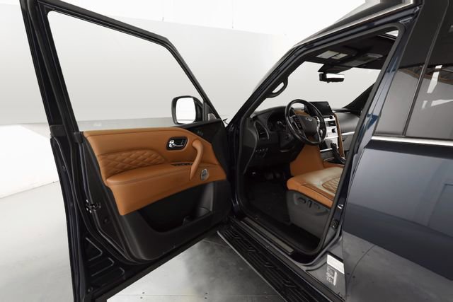 Used 2024 INFINITI QX80 Sensory image 10