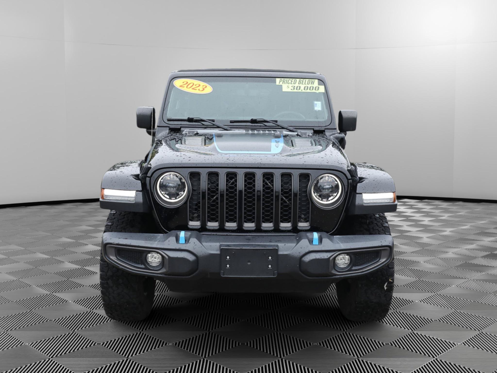 Used 2023 Jeep Wrangler Unlimited Rubicon 4xe w/ Cold Weather Group AWD/4WD image 10
