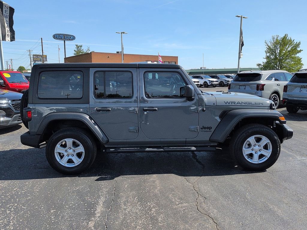 Used 2022 Jeep Wrangler Unlimited Sport AWD/4WD image 2