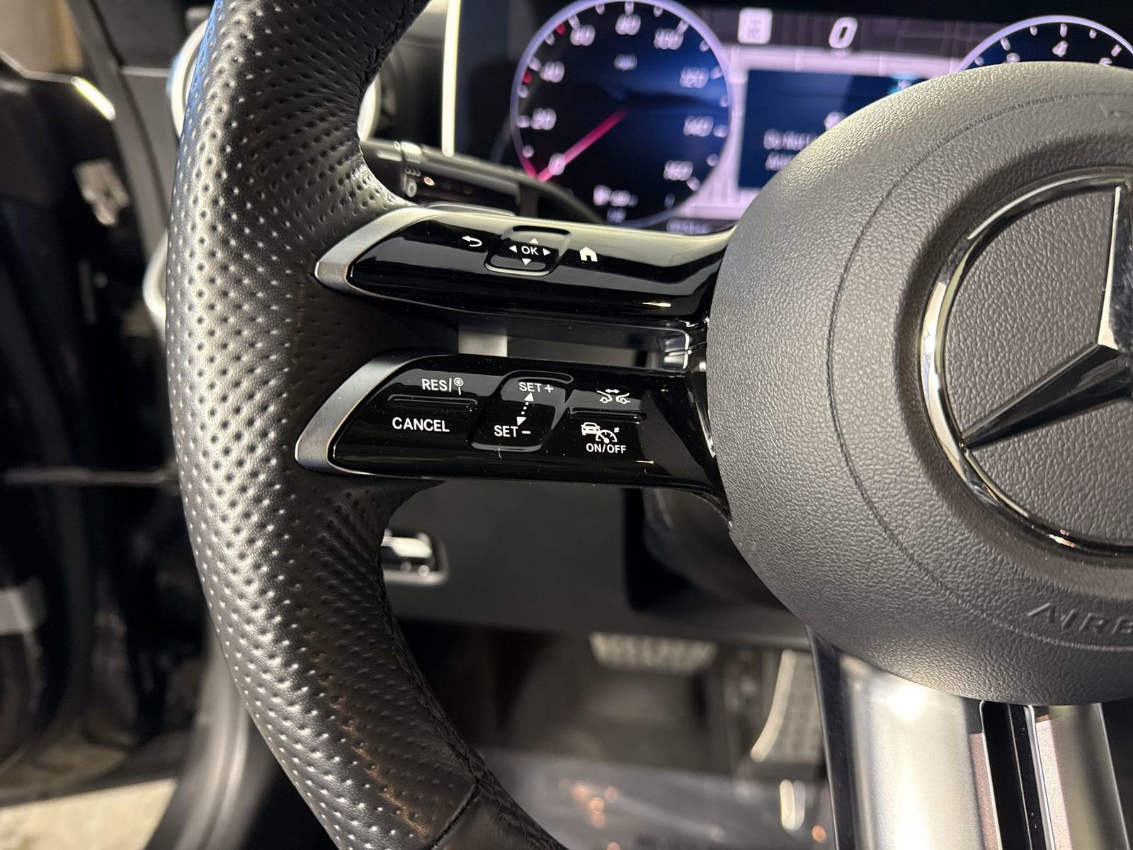 Used 2025 Mercedes-Benz CLE 300 4MATIC Coupe image 12