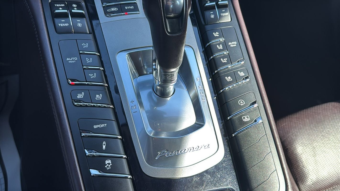 Used 2015 Porsche Panamera 4 image 32