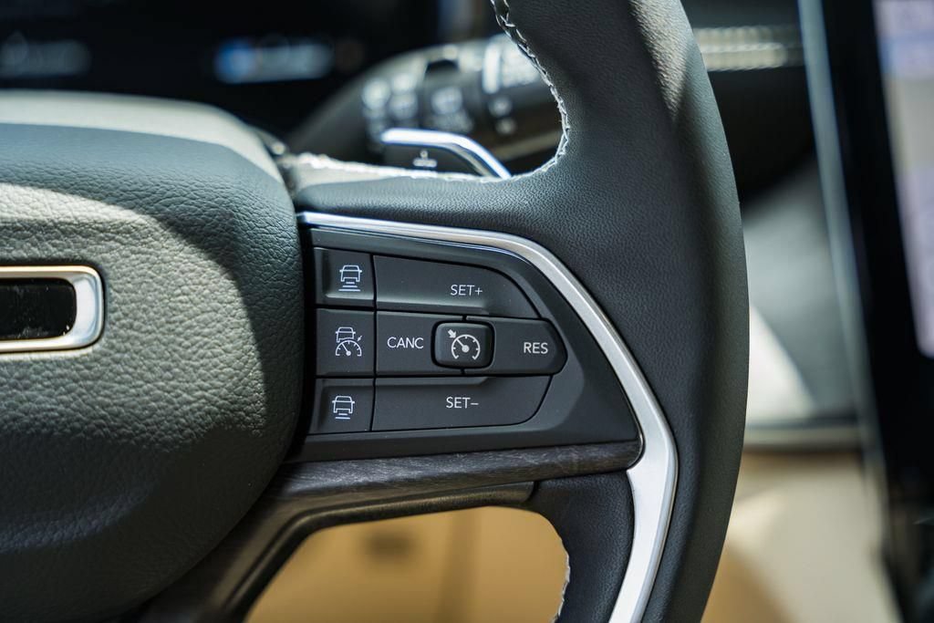 New 2025 Jeep Grand Cherokee L Limited w/ Luxury Tech Group II AWD/4WD image 29
