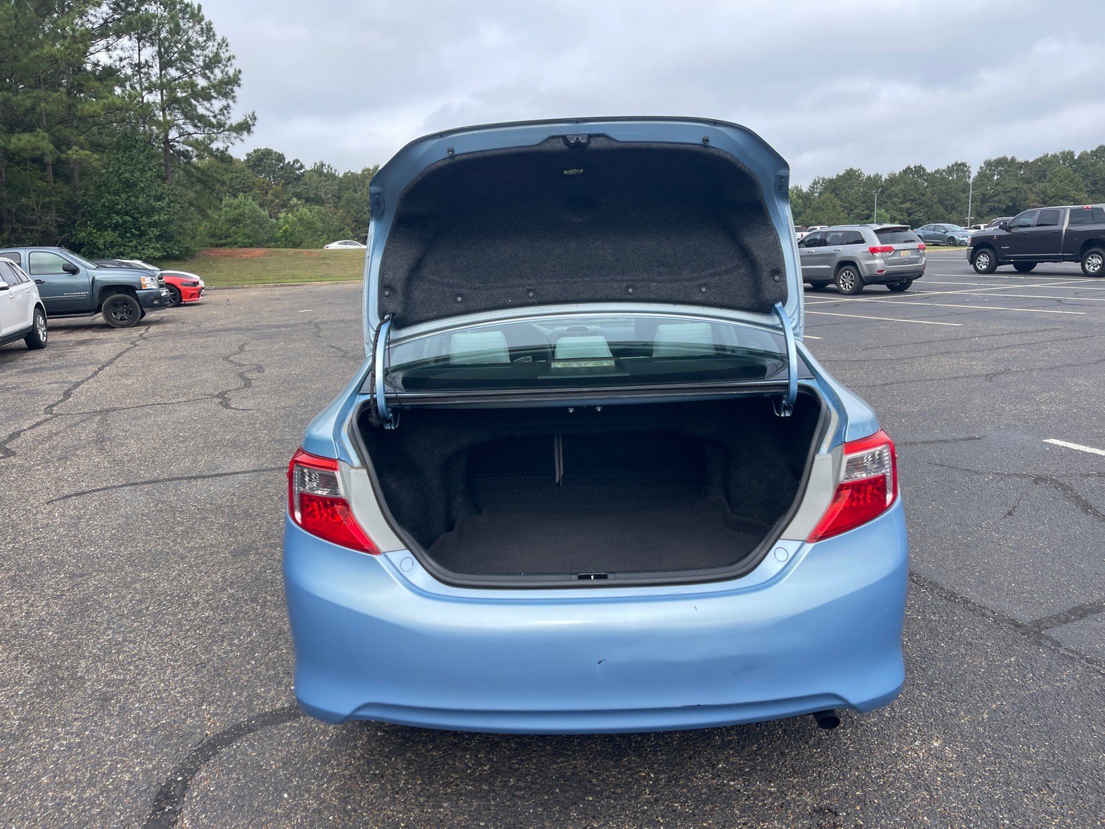 Used 2013 Toyota Camry LE FWD image 16
