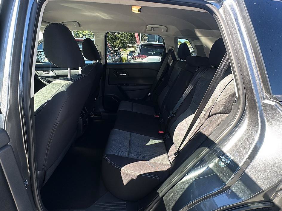 Certified 2025 Nissan Rogue SV AWD/4WD image 17