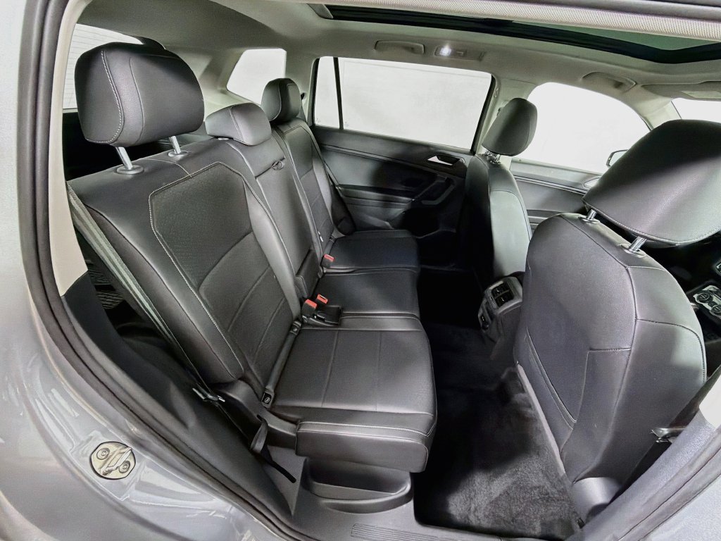 Used 2020 Volkswagen Tiguan SEL AWD/4WD image 27