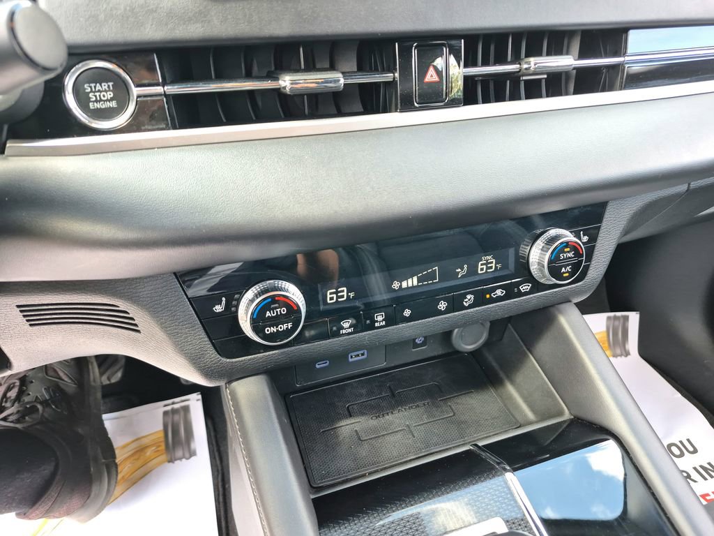Used 2022 Mitsubishi Outlander SE image 18