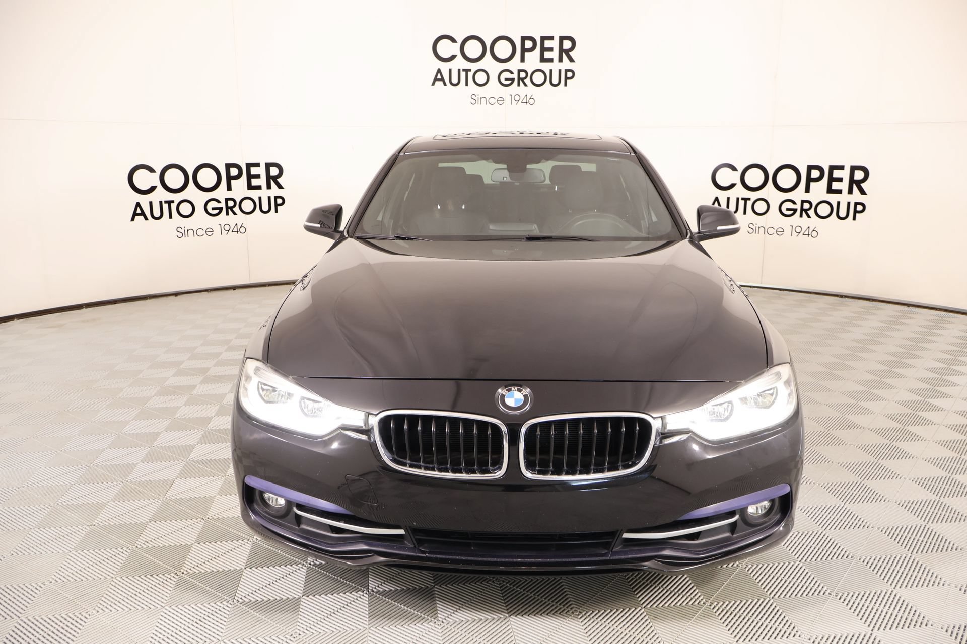 Used 2018 BMW 330i xDrive Sedan AWD/4WD image 9