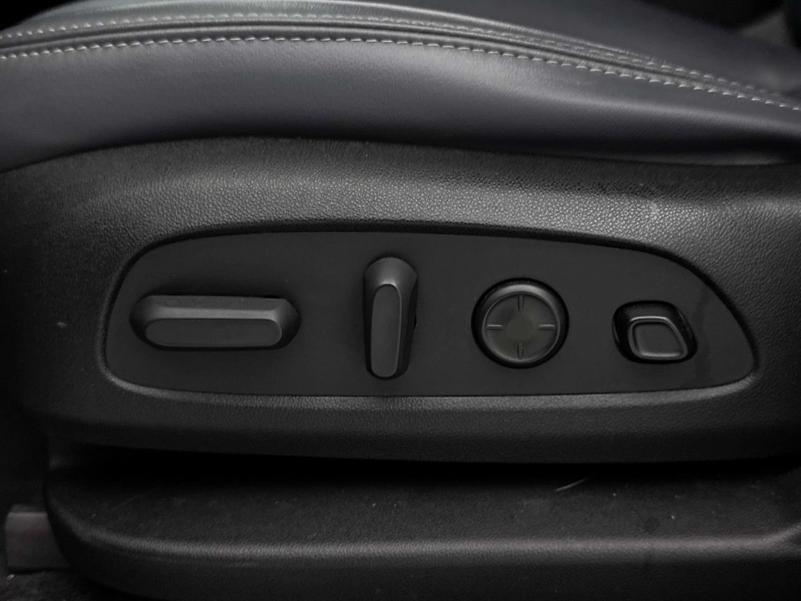 Used 2022 Buick Enclave Premium AWD/4WD image 29