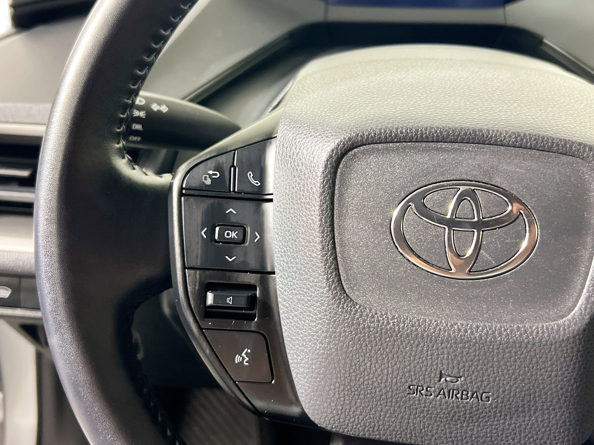 Used 2023 Toyota Prius LE FWD image 17