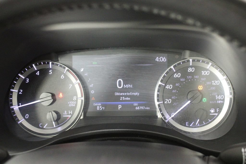 Used 2023 Toyota Highlander XLE FWD image 11