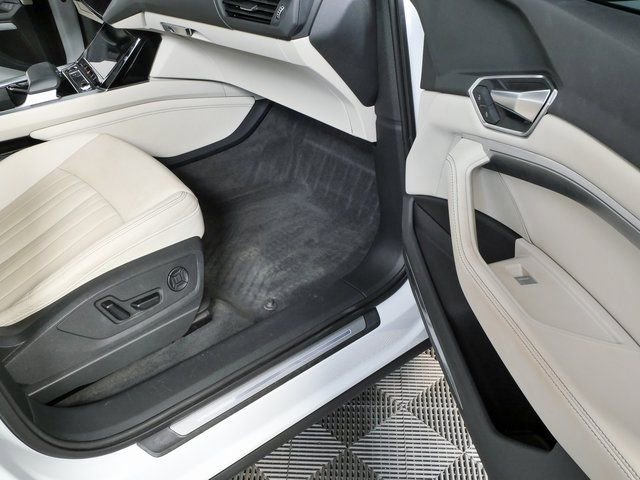 Used 2023 Audi e-tron Premium Plus w/ Premium Plus Package image 26