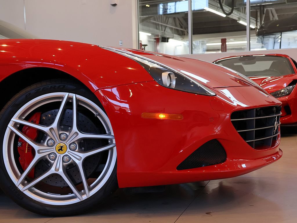 Certified 2017 Ferrari California T image 23
