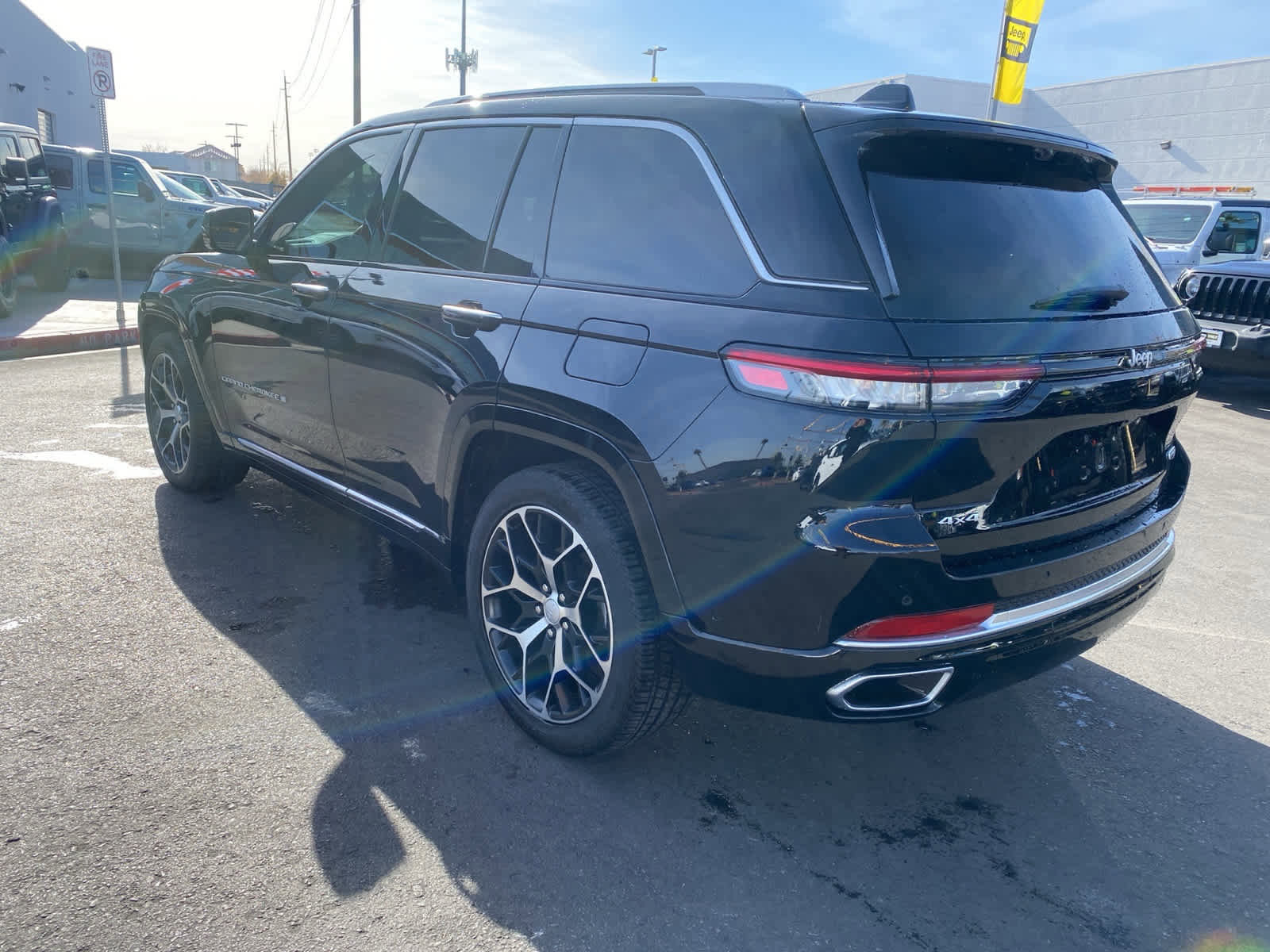 Used 2023 Jeep Grand Cherokee Summit image 7