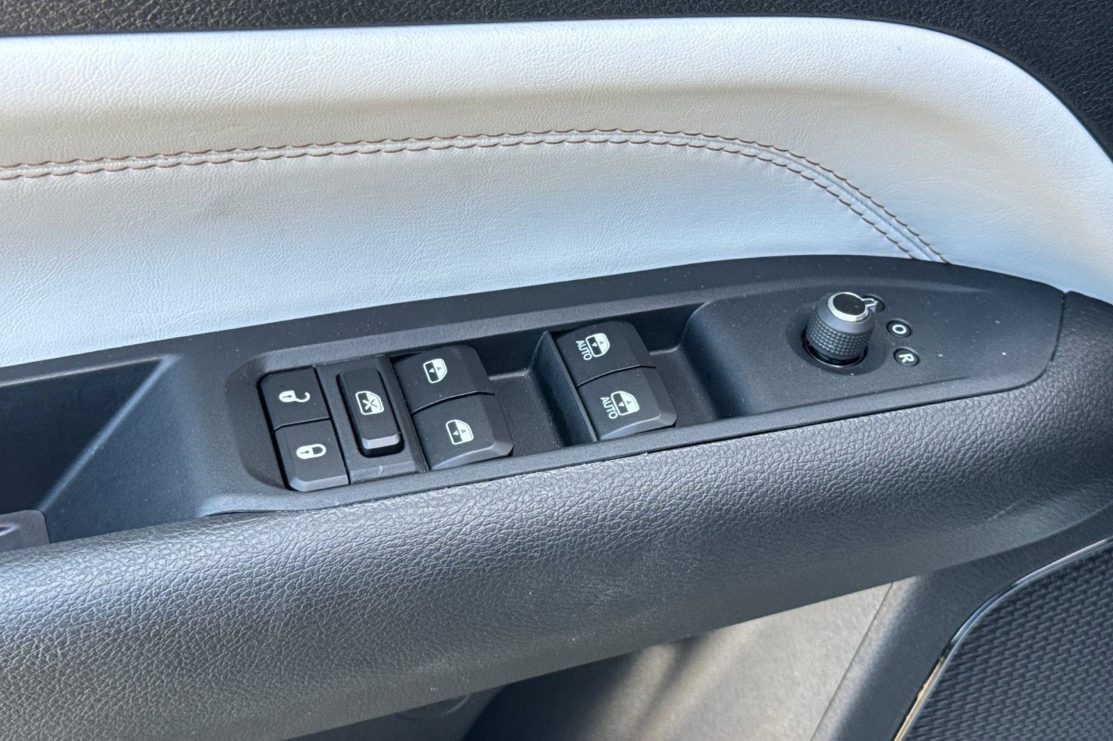 Used 2025 Jeep Compass Limited AWD/4WD image 14