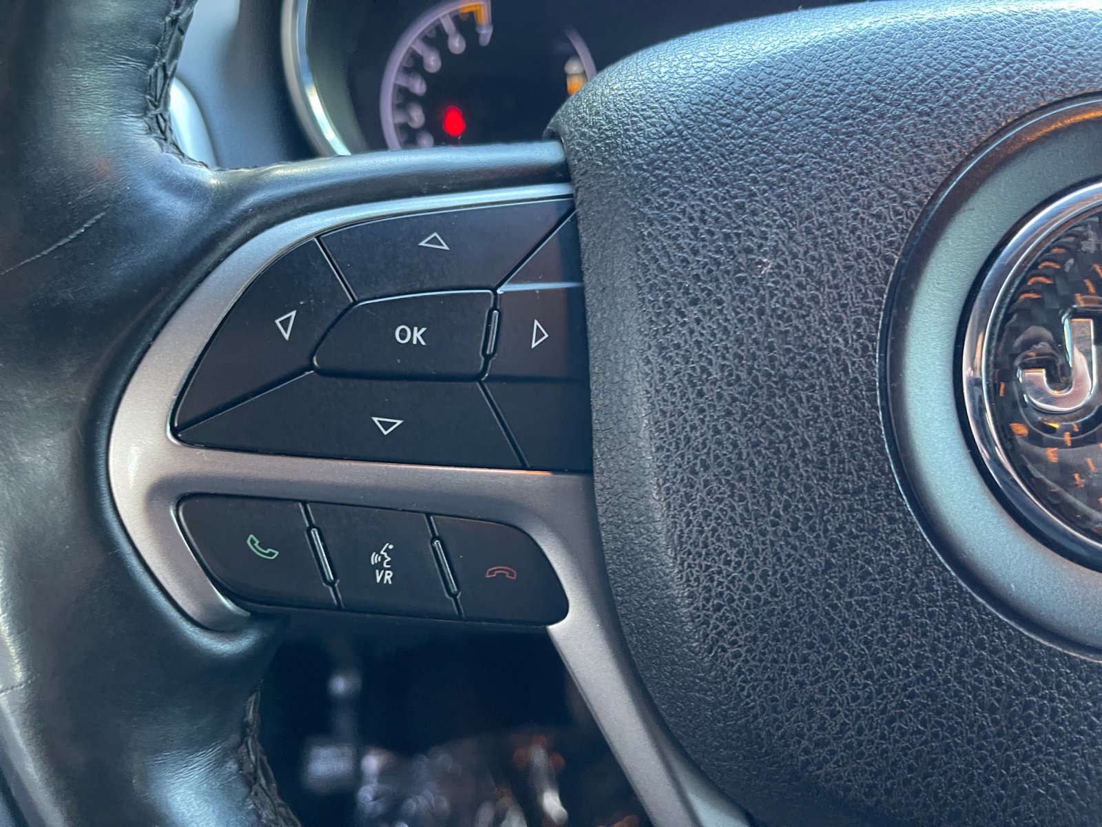 Used 2018 Jeep Grand Cherokee Altitude image 20