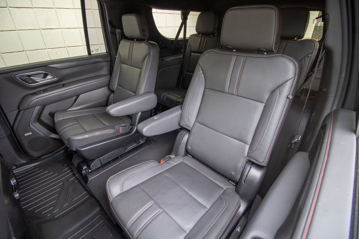 Used 2022 Chevrolet Suburban RST w/ Luxury Package AWD/4WD image 18
