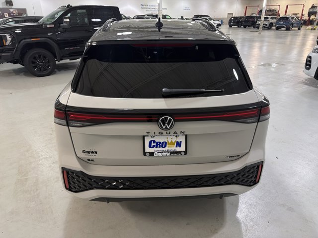 New 2026 Volkswagen Tiguan SE R-Line AWD/4WD image 8
