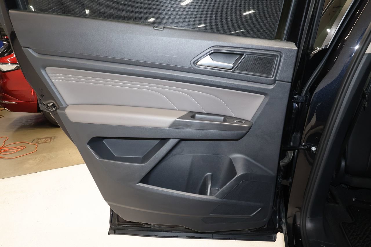 Used 2023 Volkswagen Atlas SEL R-Line AWD/4WD image 19