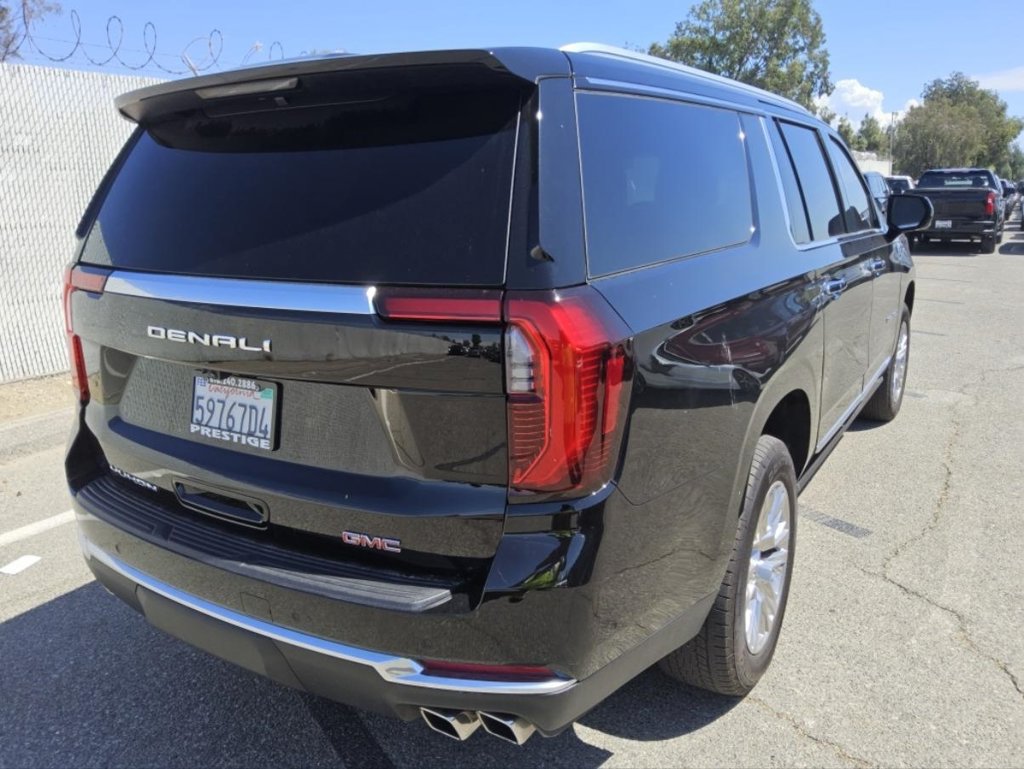 Used 2025 GMC Yukon XL Denali w/ Sun & Power Step Package AWD/4WD image 5