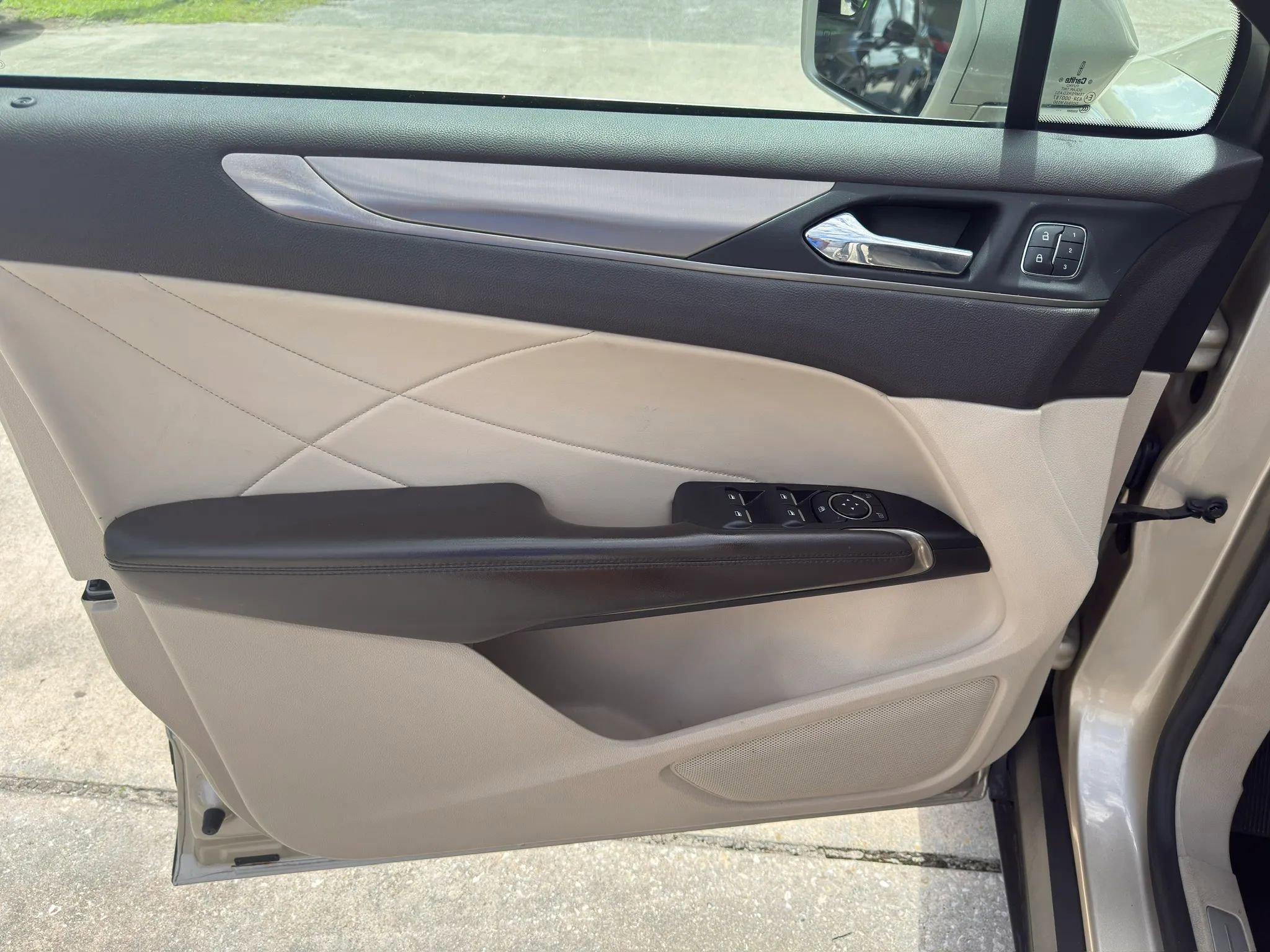 Used 2017 Lincoln MKC Premiere image 10