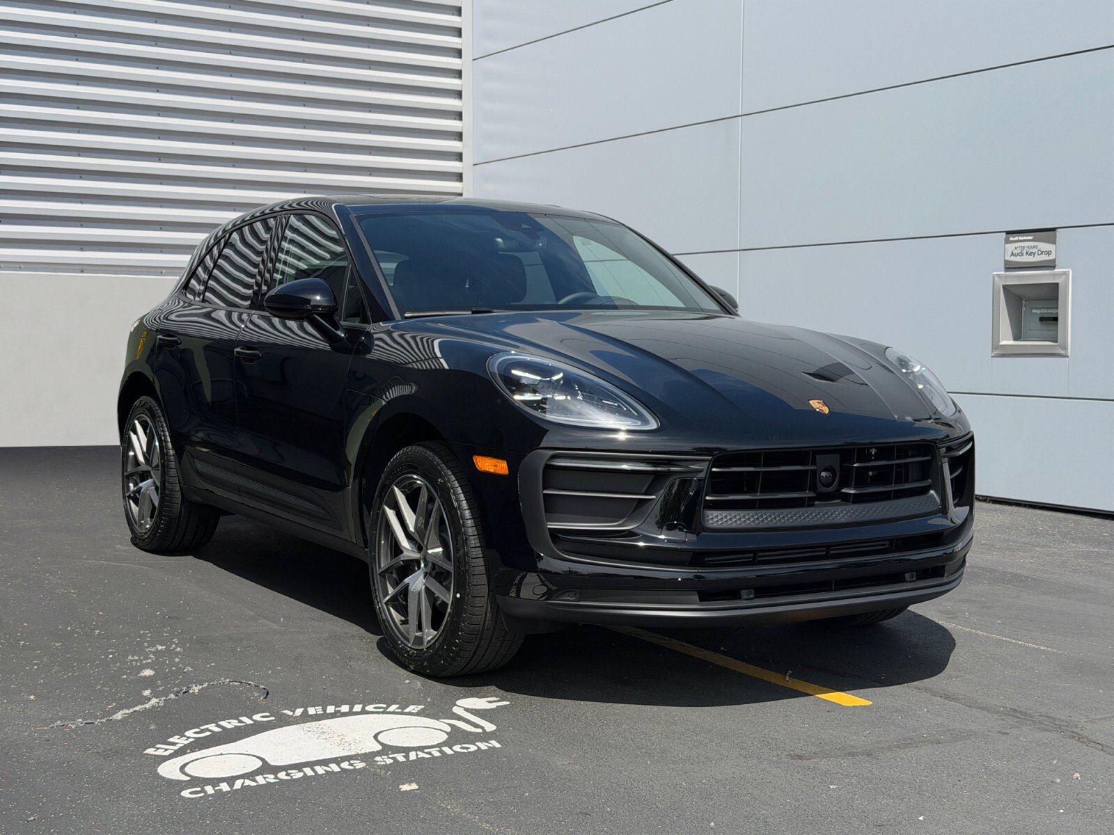 New 2026 Porsche Macan AWD/4WD image 7