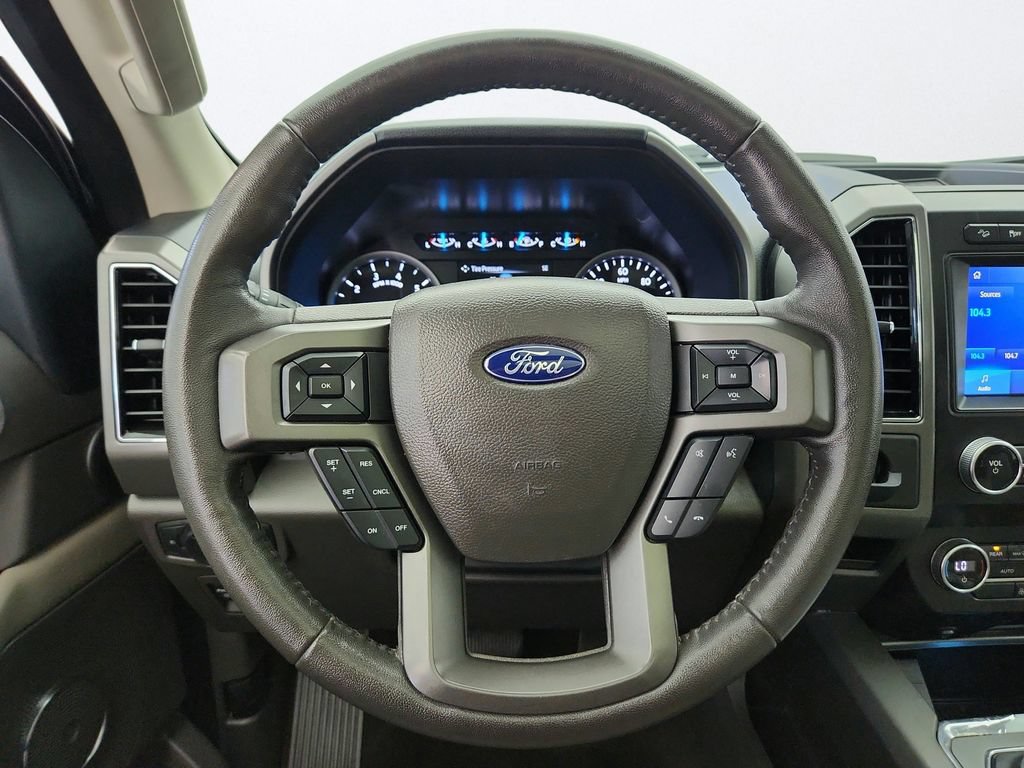 Used 2020 Ford Expedition XLT w/ Equipment Group 201A AWD/4WD image 14