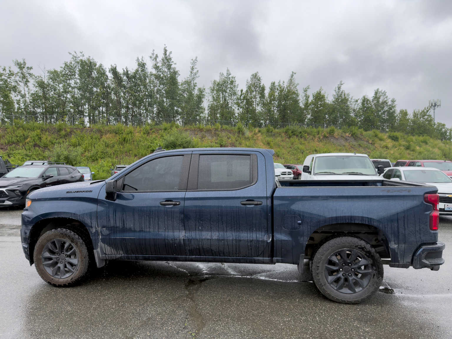 Used 2019 Chevrolet Silverado 1500 Custom w/ Custom Value Package AWD/4WD image 2