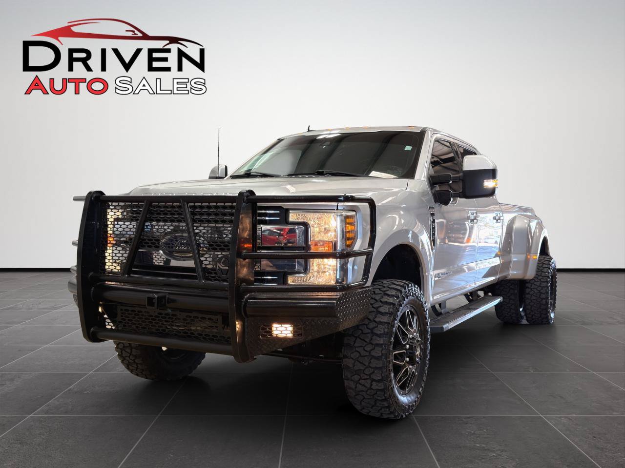 Used 2019 Ford F350 Lariat w/ Lariat Ultimate Package AWD/4WD image 2