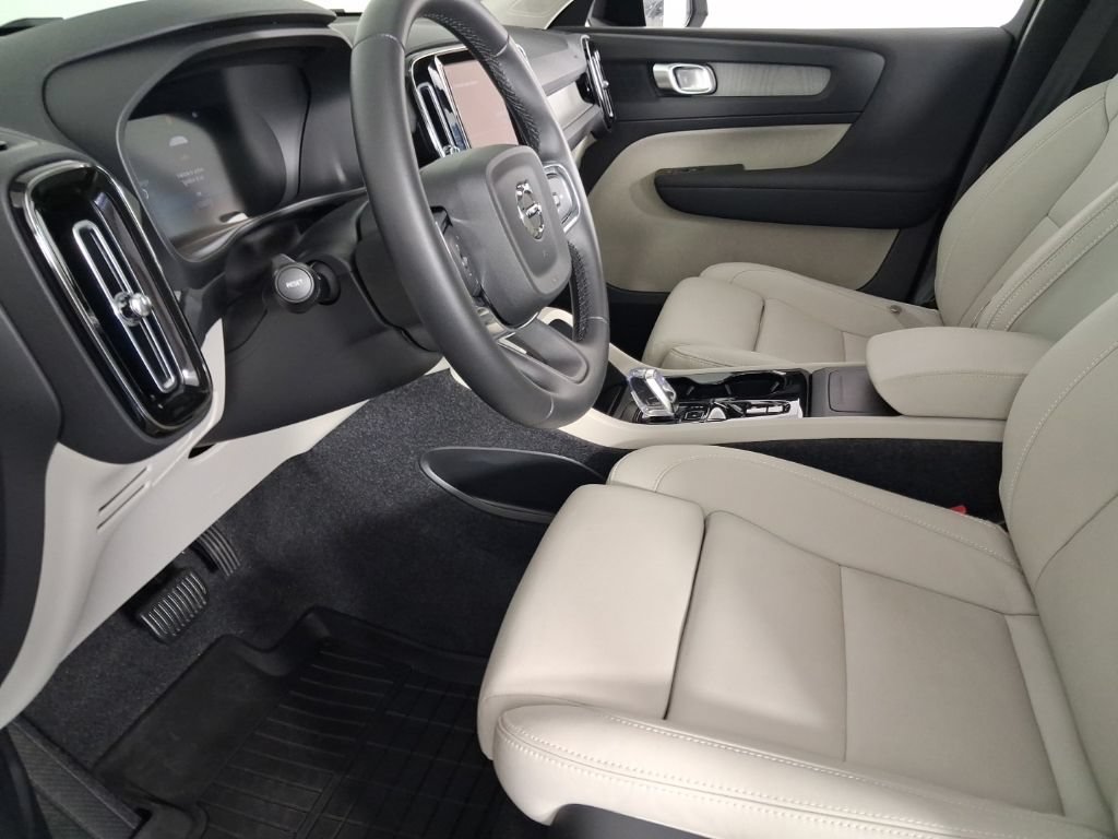 Certified 2026 Volvo XC40 B5 Plus AWD/4WD image 22