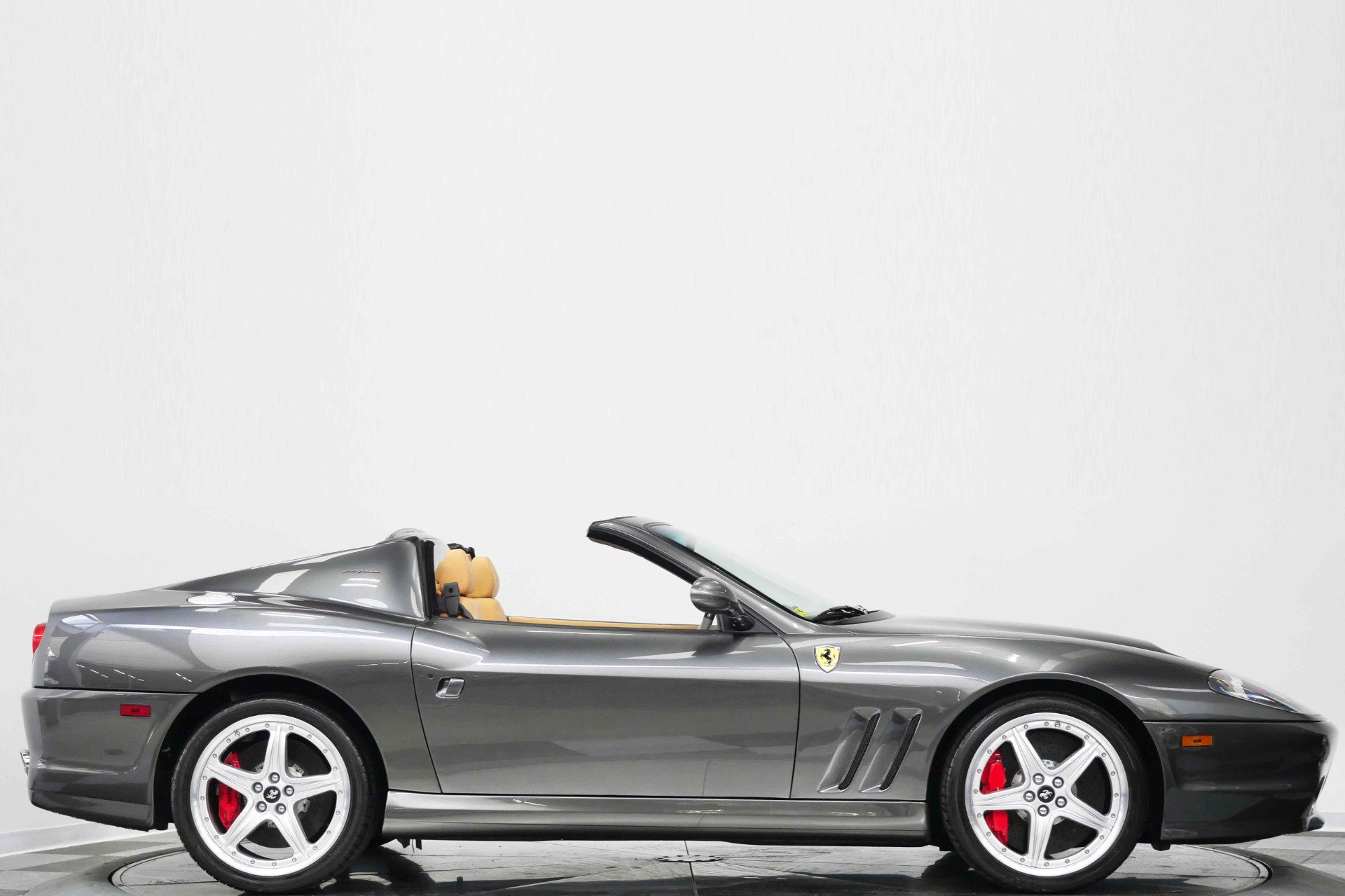 Used 2005 Ferrari 575M Maranello Superamerica RWD image 2
