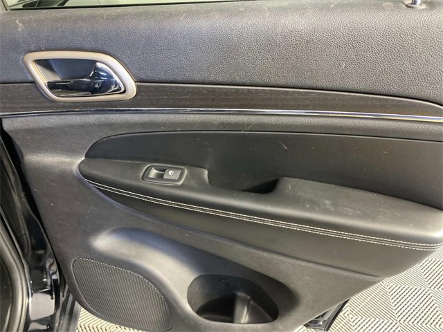 Used 2017 Jeep Grand Cherokee Limited w/ Luxury Group II image 24